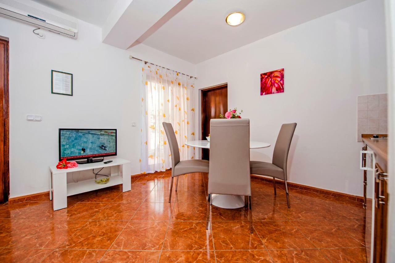Apartment Ana *