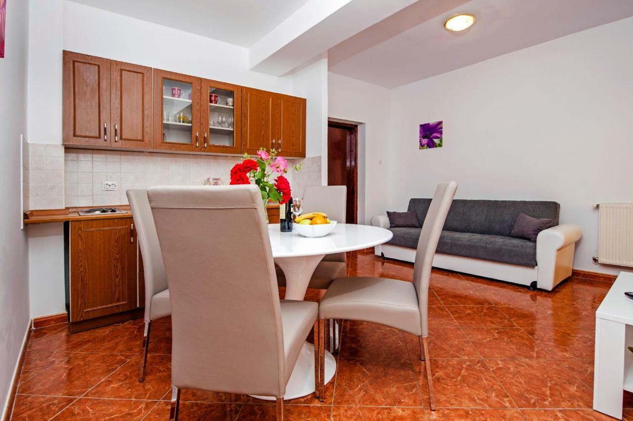 Ana Apartment *